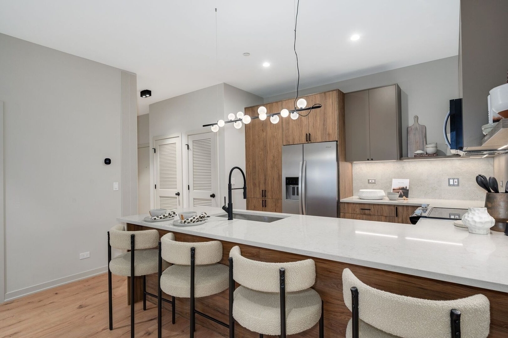 6633 N Milwaukee Avenue - Photo 11