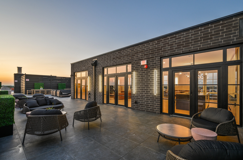 6633 N Milwaukee Avenue - Photo 38