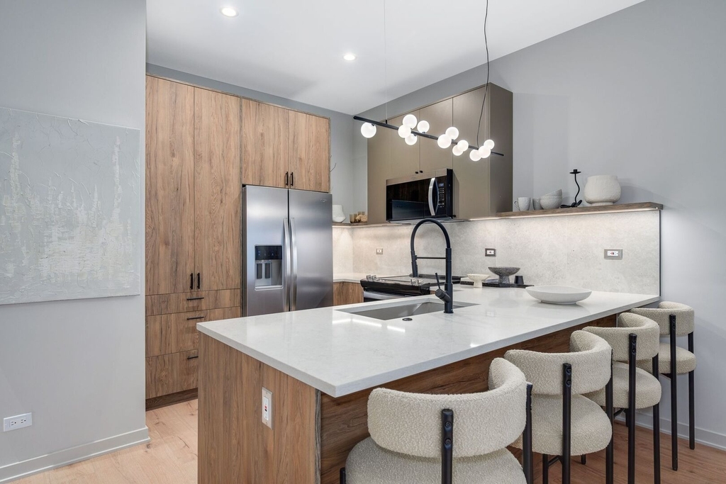 6633 N Milwaukee Avenue - Photo 2