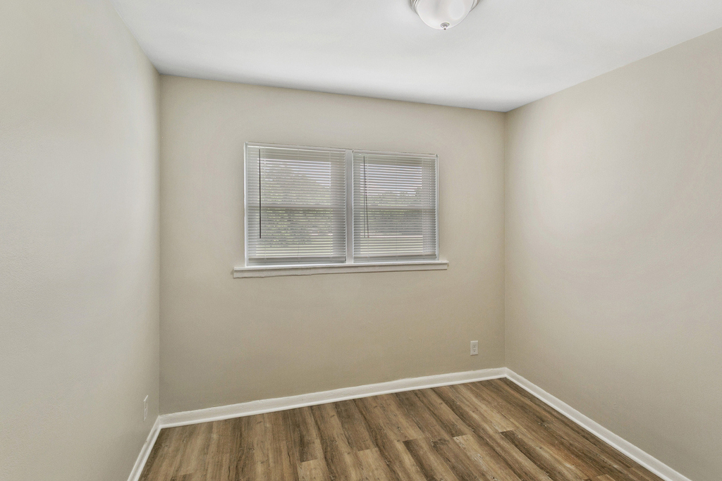 1021 Tollview Avenue - Photo 8