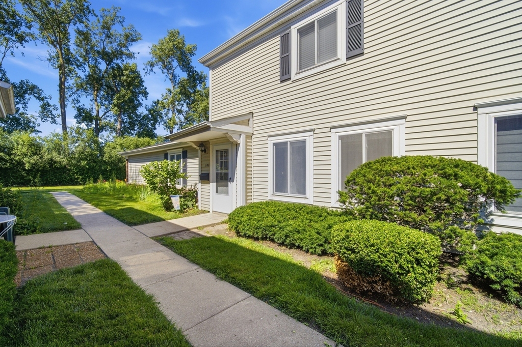 1180 Cove Drive - Photo 0