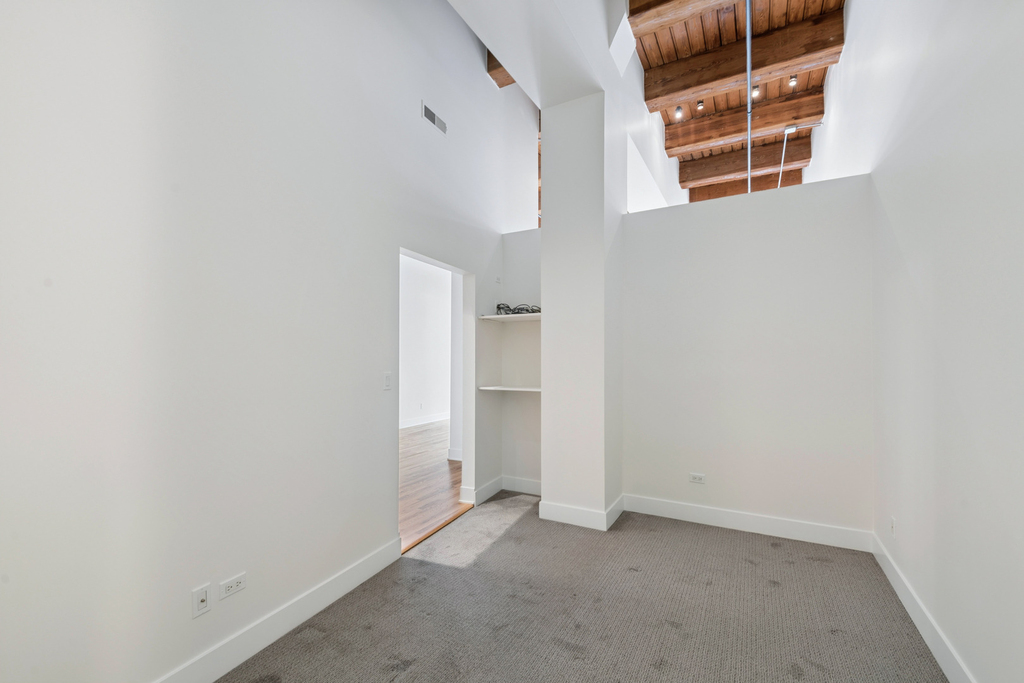 521 W Superior Street - Photo 8