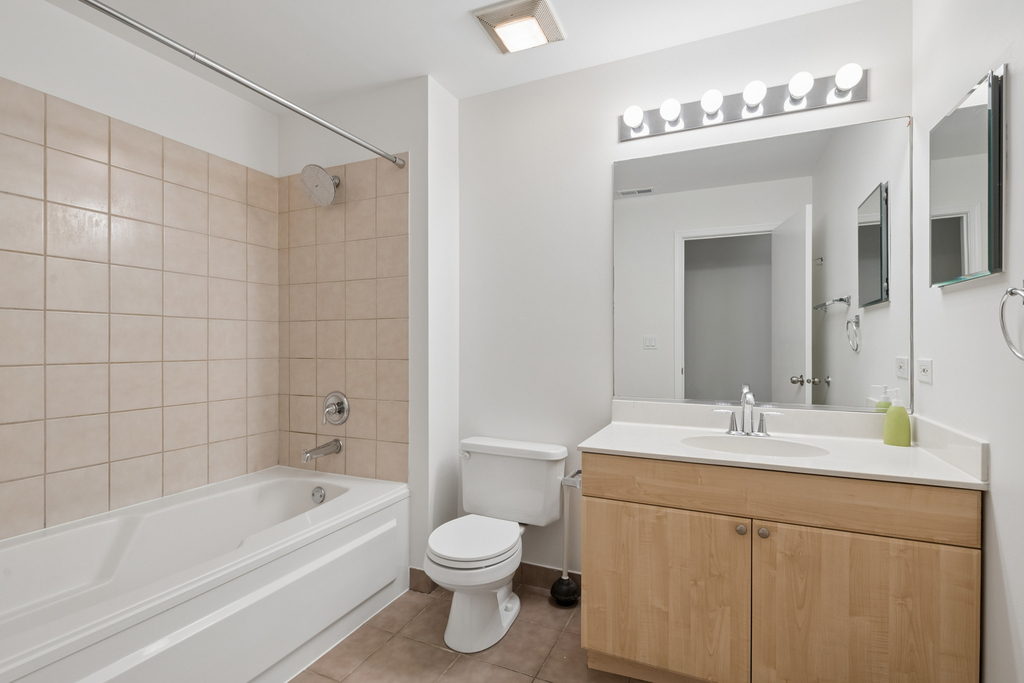 521 W Superior Street - Photo 9