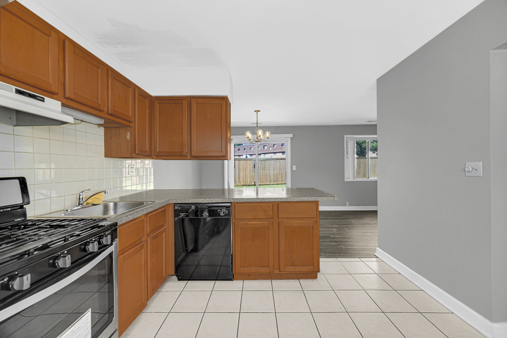 847 Oxford Place - Photo 5