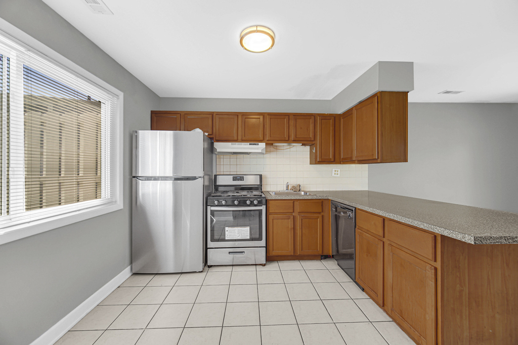 847 Oxford Place - Photo 4