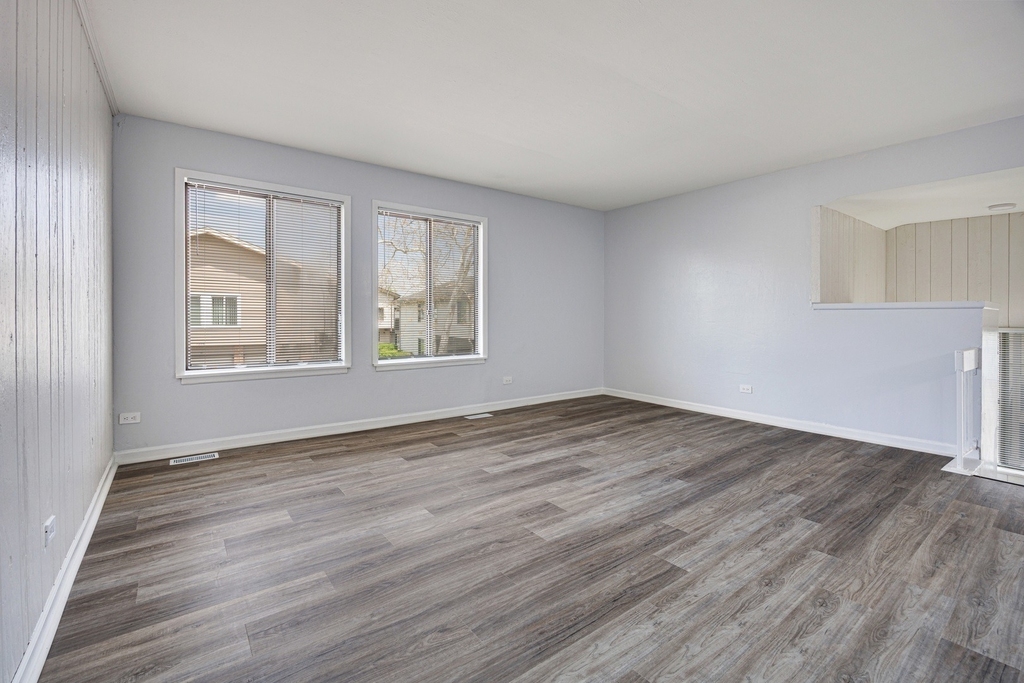 7557 Bristol Lane - Photo 3