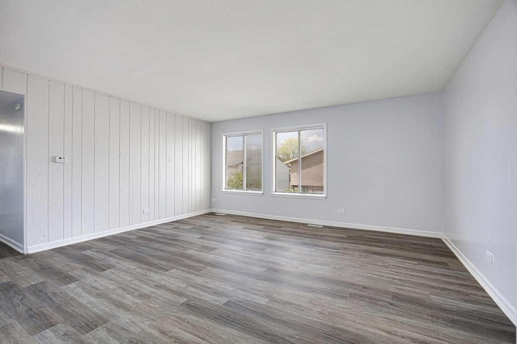 7557 Bristol Lane - Photo 2