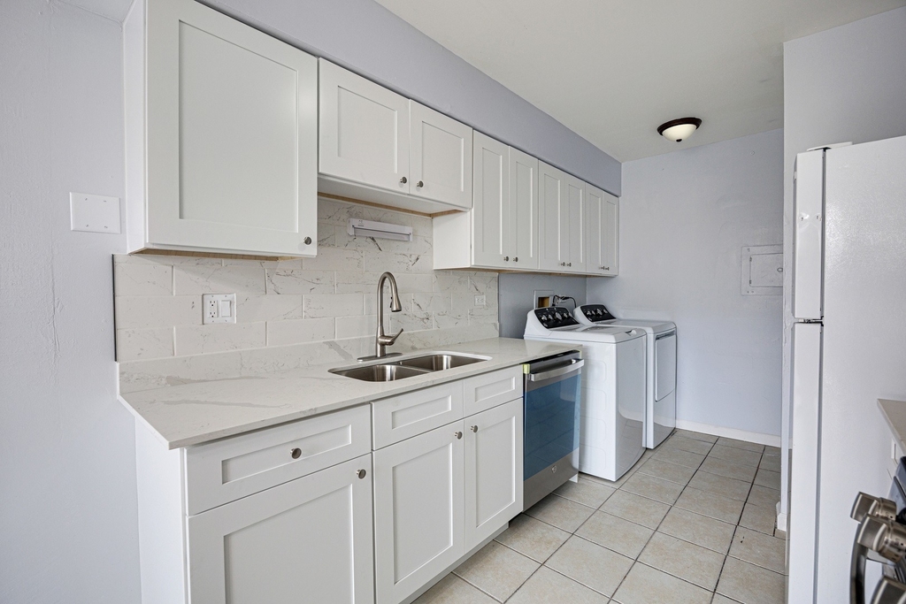 7557 Bristol Lane - Photo 9
