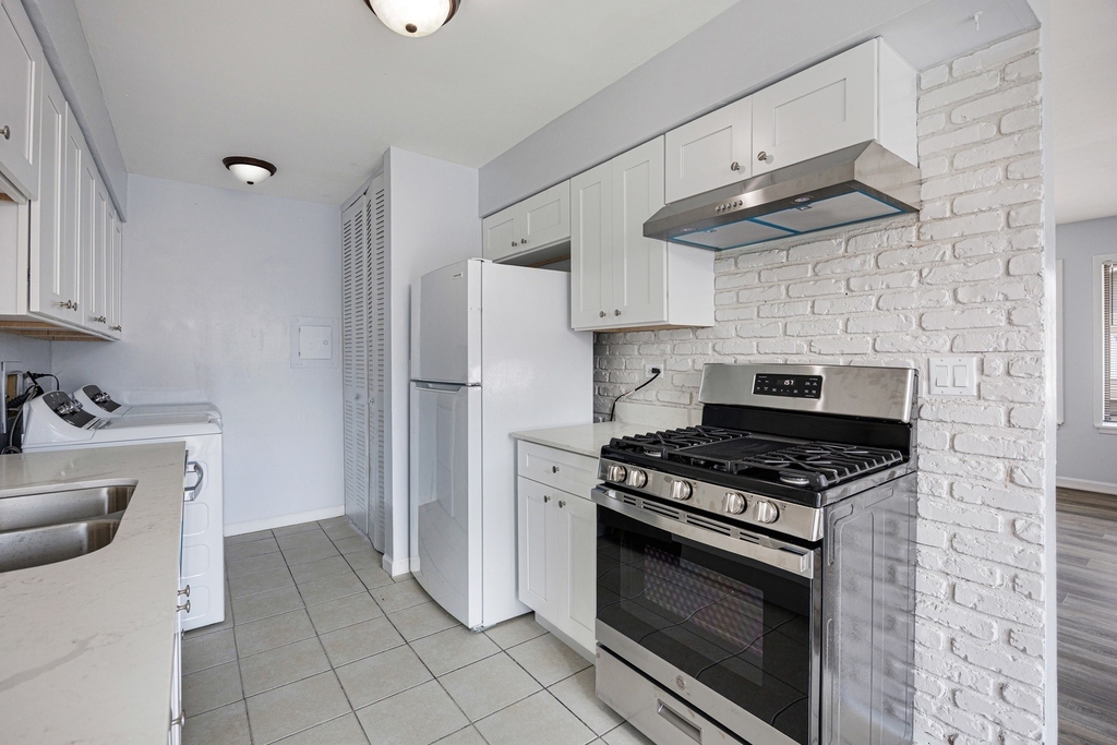 7557 Bristol Lane - Photo 8