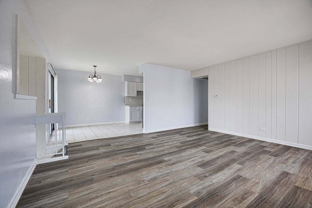 7557 Bristol Lane - Photo 4