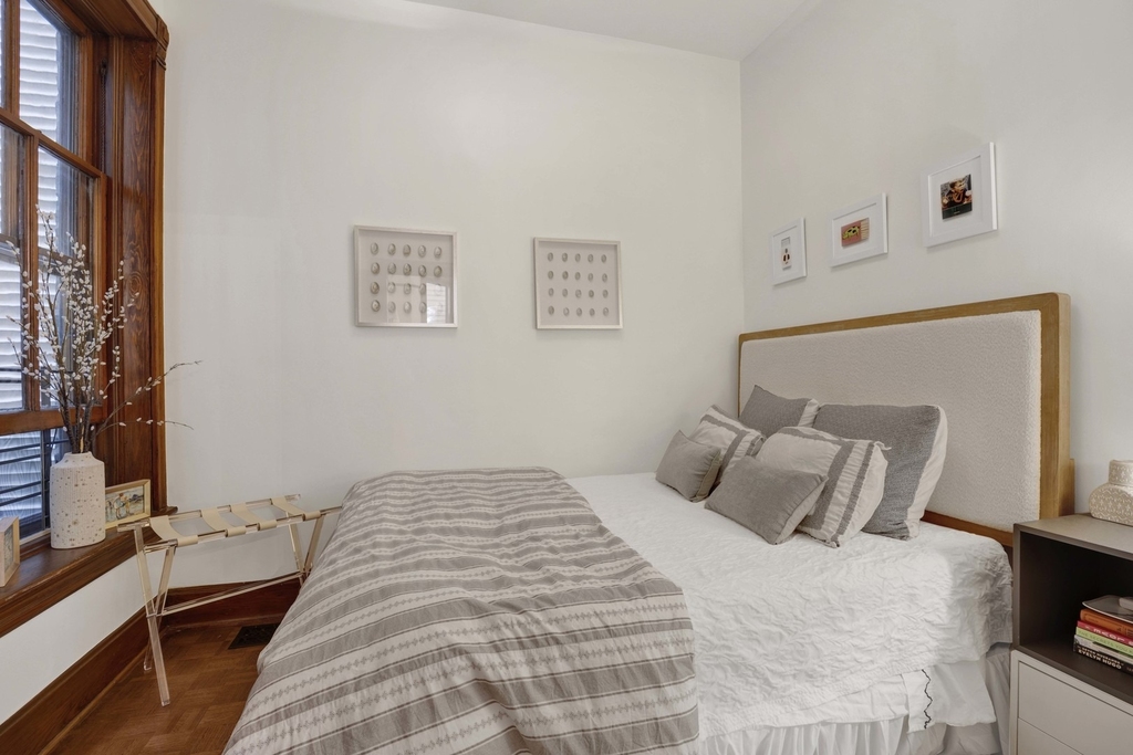 2458 N Burling Street - Photo 13