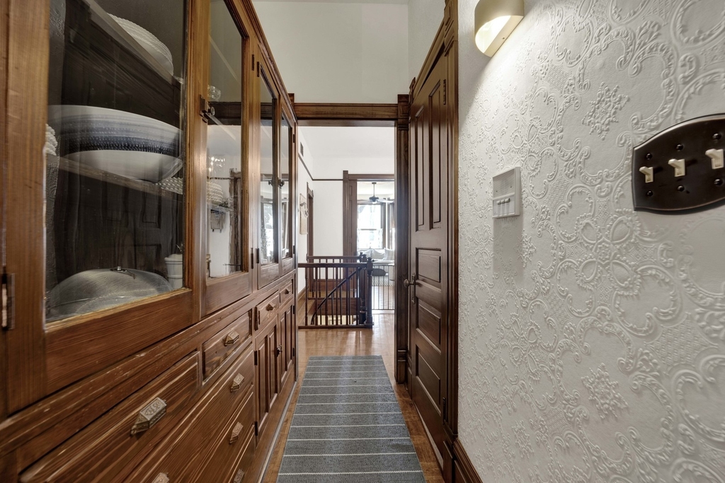 2458 N Burling Street - Photo 20