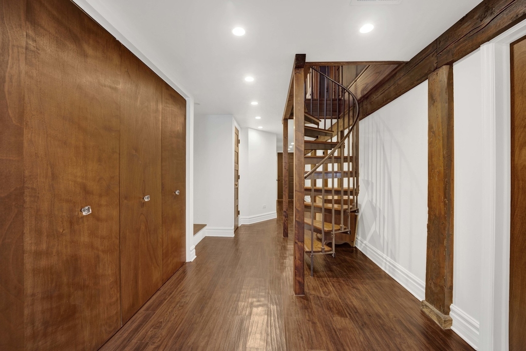 2458 N Burling Street - Photo 26