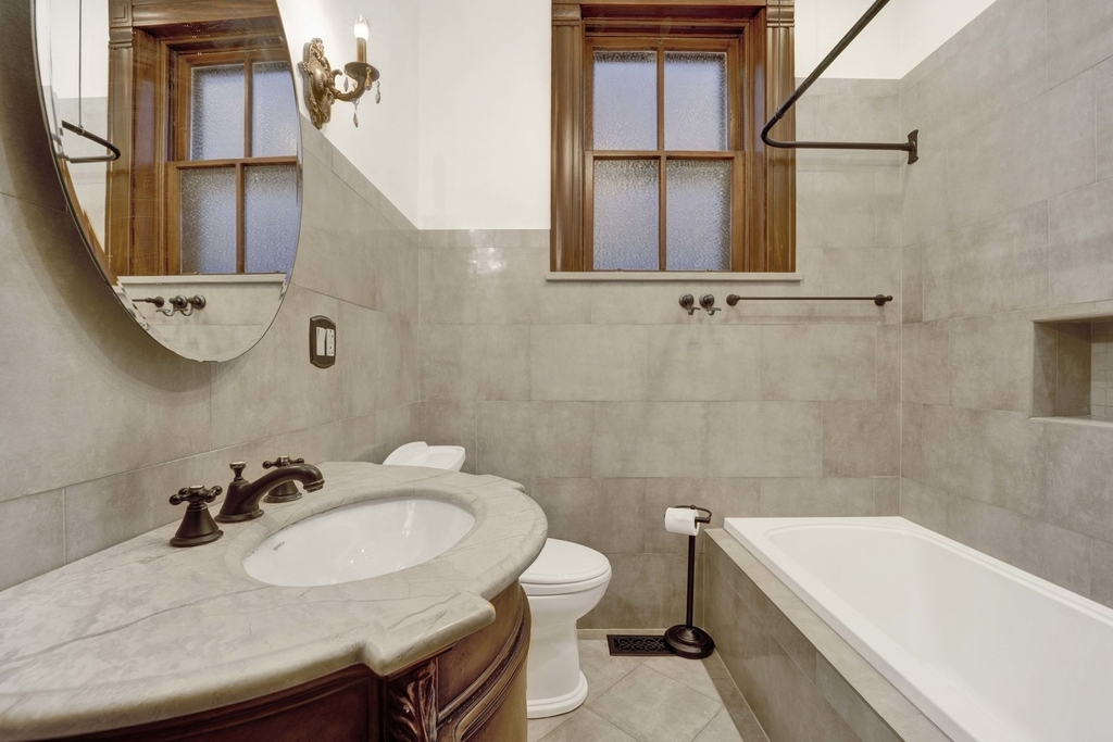 2458 N Burling Street - Photo 15
