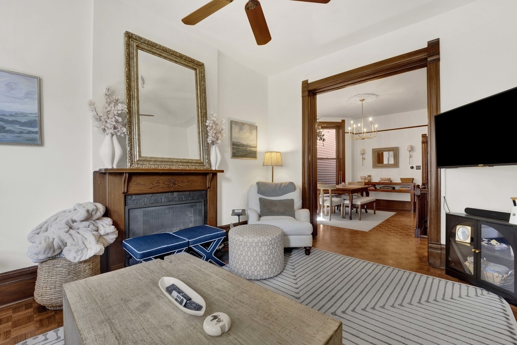 2458 N Burling Street - Photo 3