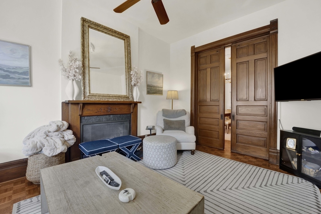 2458 N Burling Street - Photo 6