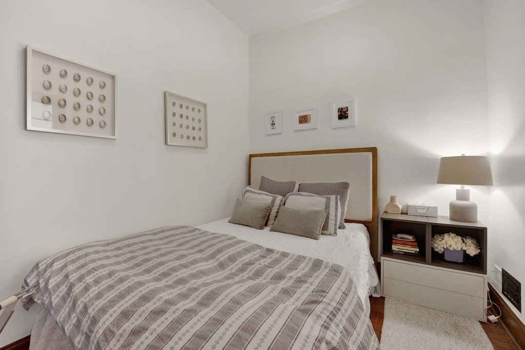 2458 N Burling Street - Photo 14
