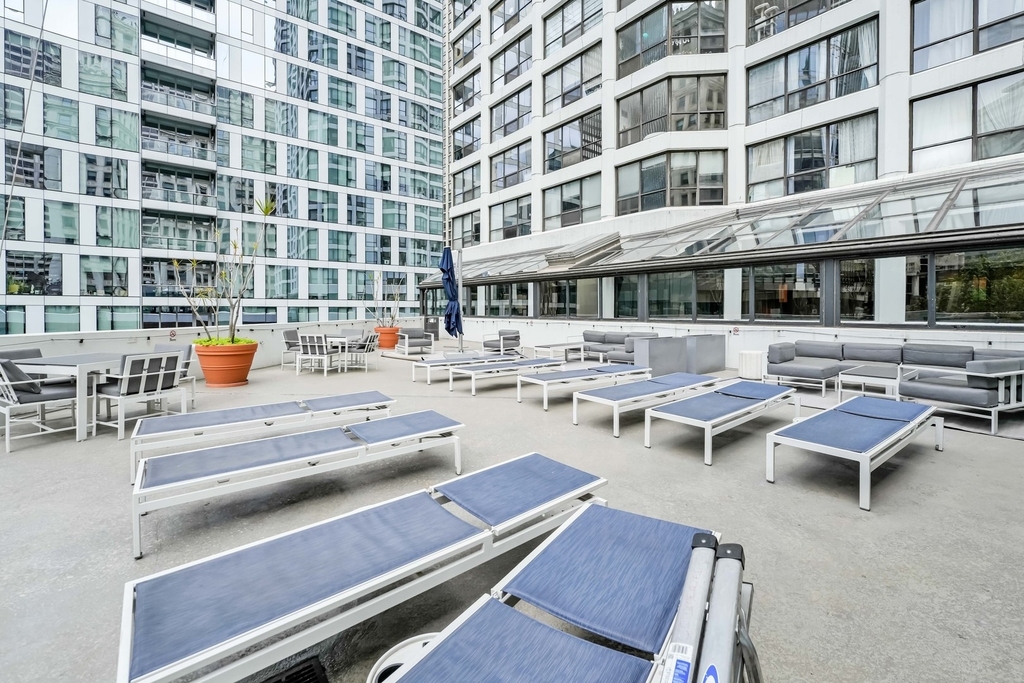 405 N Wabash Avenue - Photo 19