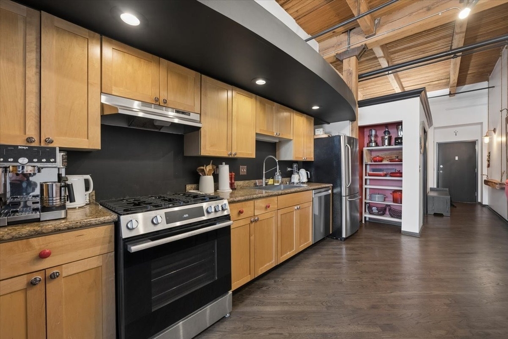 616 W Fulton Street - Photo 3