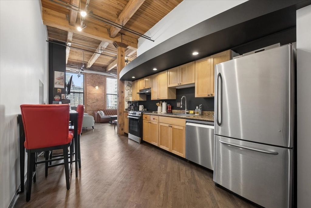 616 W Fulton Street - Photo 1