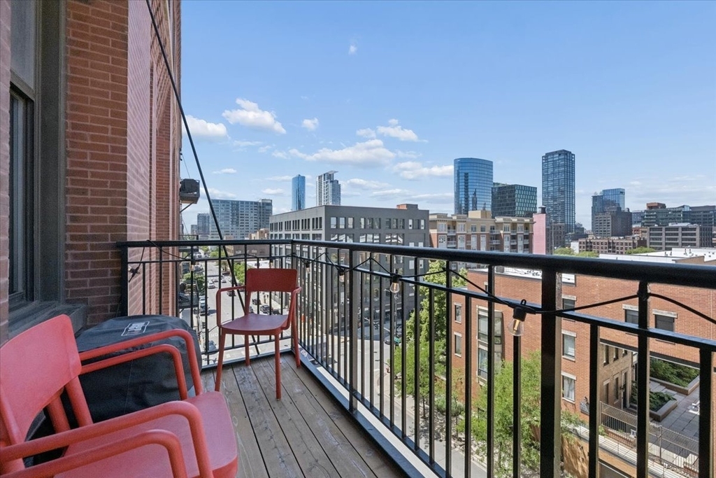 616 W Fulton Street - Photo 7