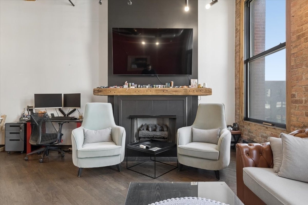 616 W Fulton Street - Photo 6