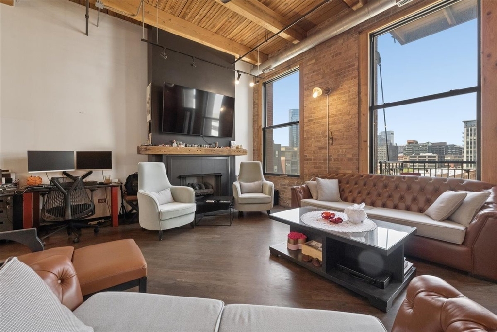 616 W Fulton Street - Photo 5