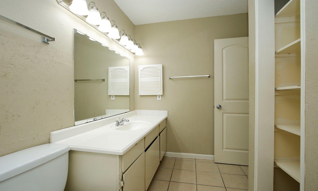 2822 S Bartell Drive - Photo 22