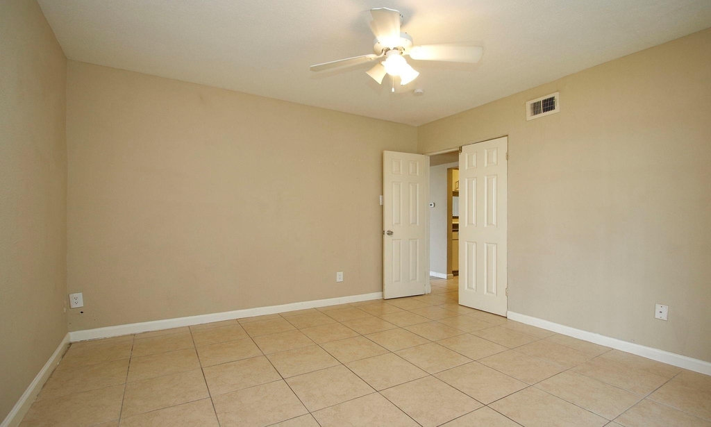 2822 S Bartell Drive - Photo 15
