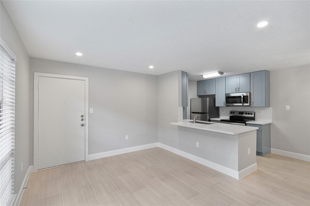 2201 Fountain View Drive - Photo 6