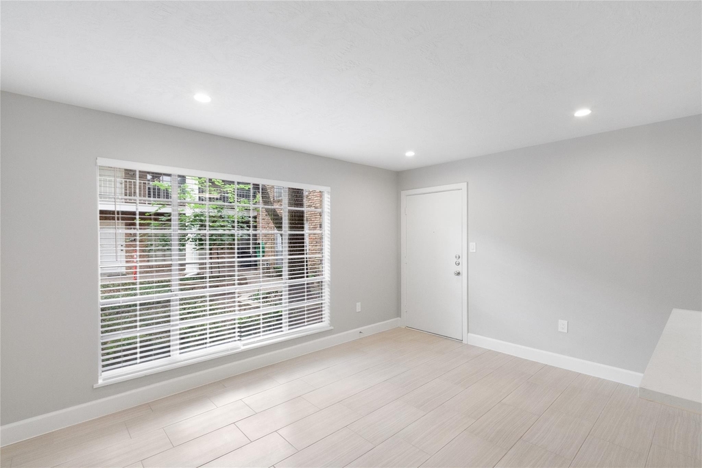 2201 Fountain View Drive - Photo 4