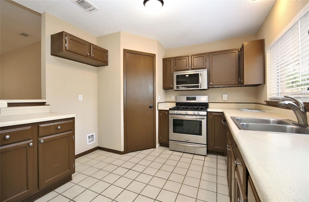 18203 Brooknoll Drive - Photo 5