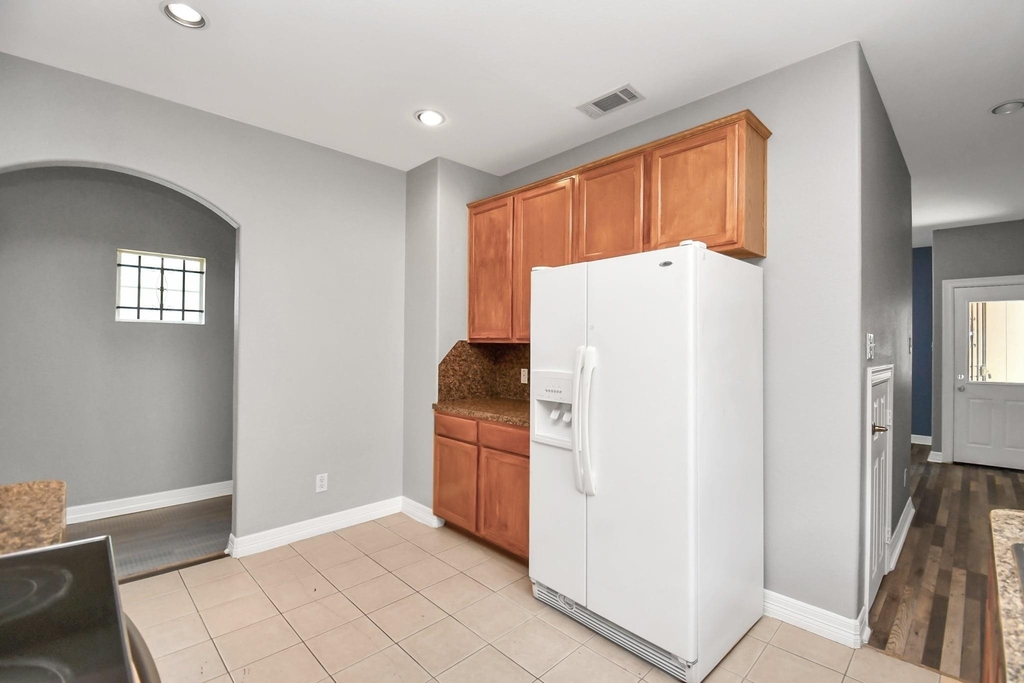 7902 Dyer Street - Photo 3