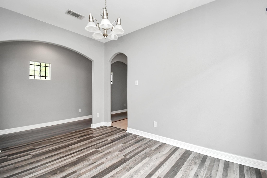 7902 Dyer Street - Photo 4