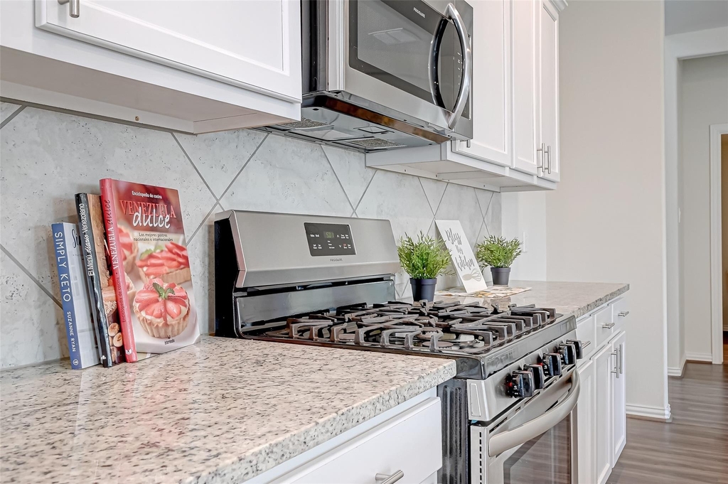 30822 Lake Spur Manor - Photo 20