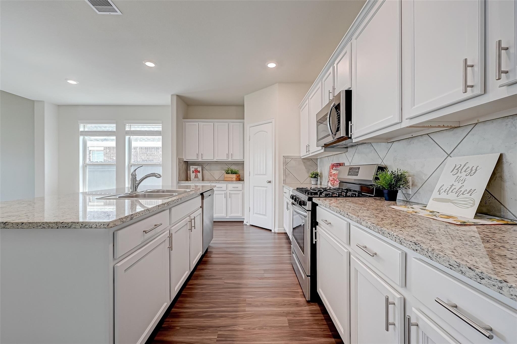 30822 Lake Spur Manor - Photo 17