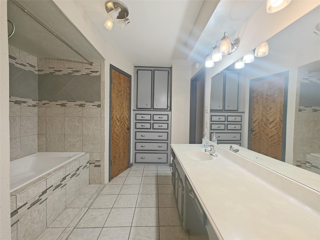 15606 Pinedell Drive - Photo 18