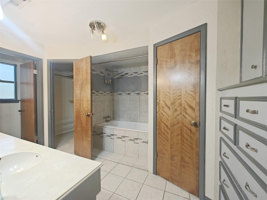 15606 Pinedell Drive - Photo 15