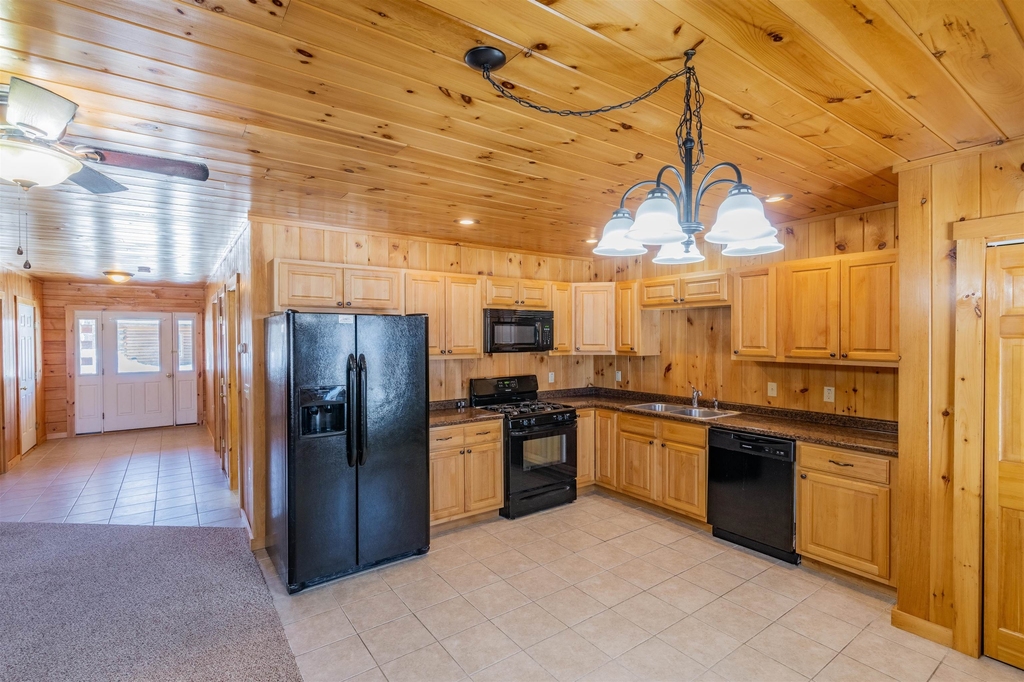 181 Benton - Photo 1