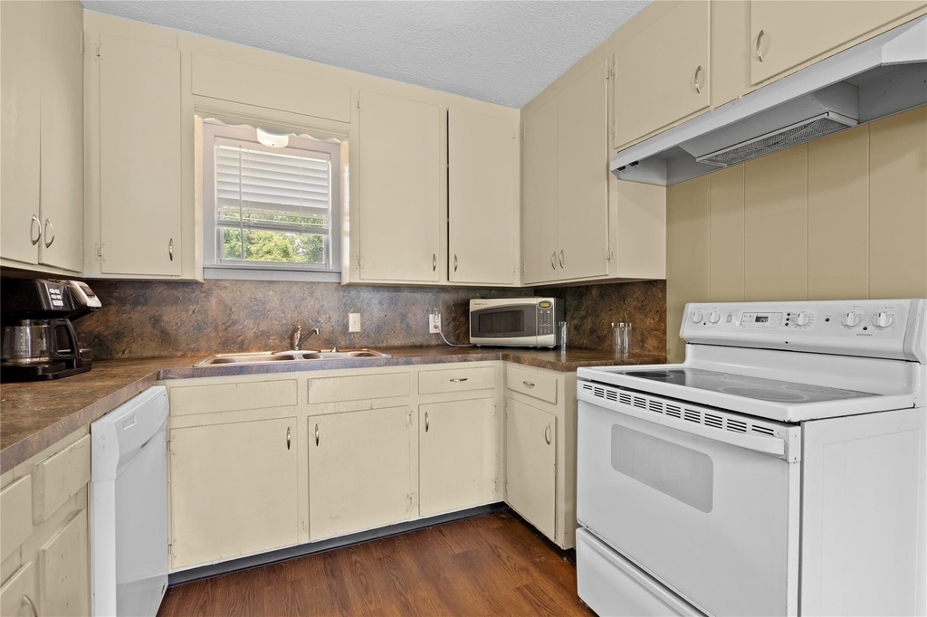 10973 Longstreet Road - Photo 10