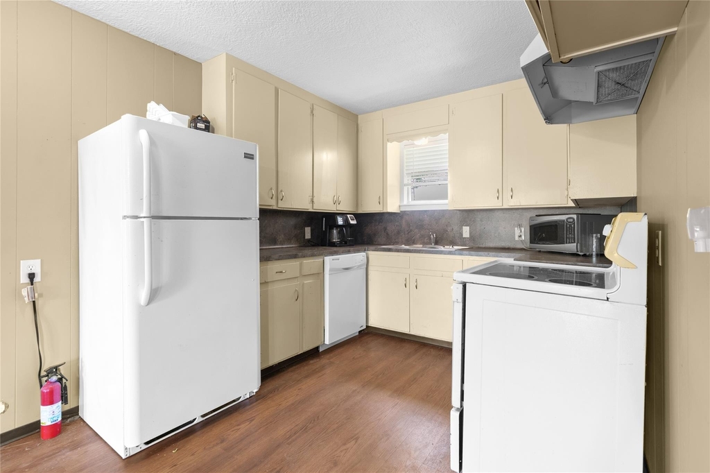 10973 Longstreet Road - Photo 9