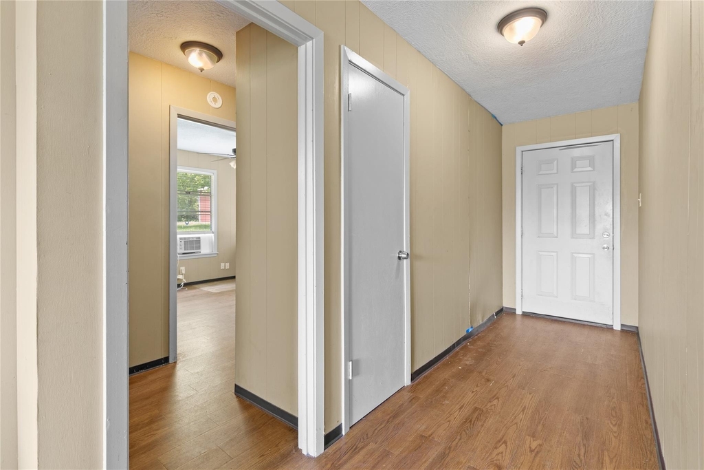 10973 Longstreet Road - Photo 11