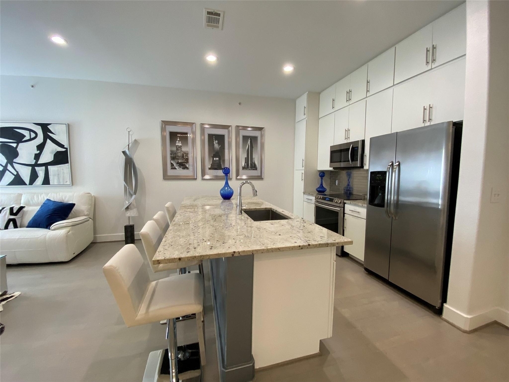 1901 Post Oak Boulevard - Photo 3