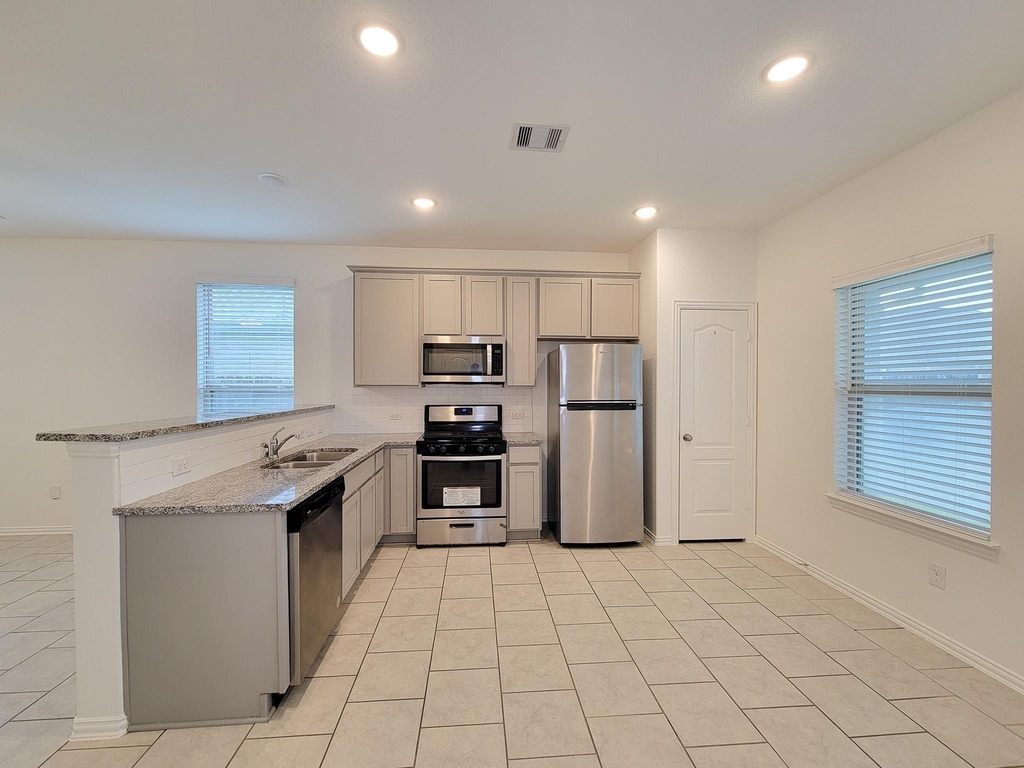 31351 Horseshoe Meadow Bend Lane - Photo 8