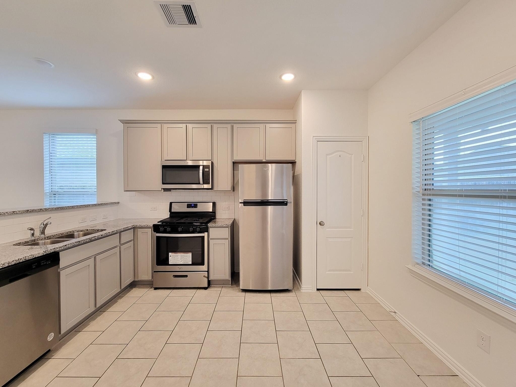 31351 Horseshoe Meadow Bend Lane - Photo 10