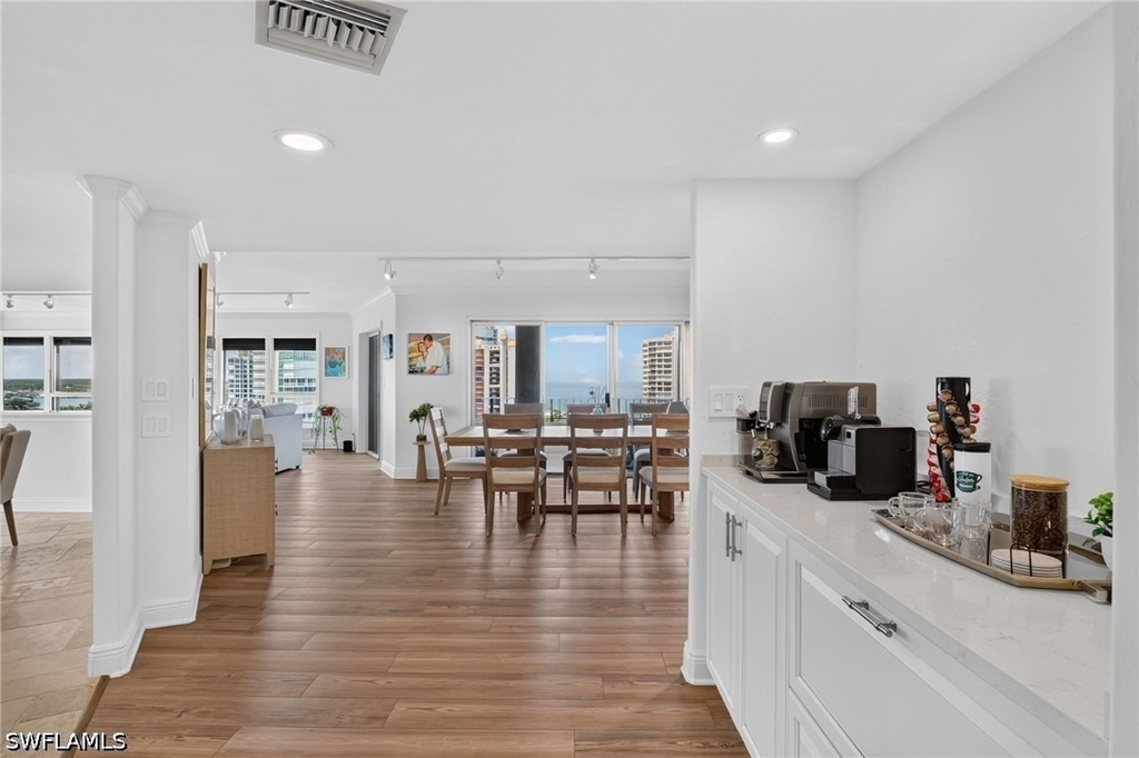 4451 Gulf Shore Boulevard N - Photo 9