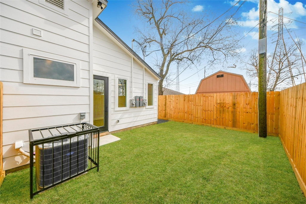 5201 Fairchild Street - Photo 34