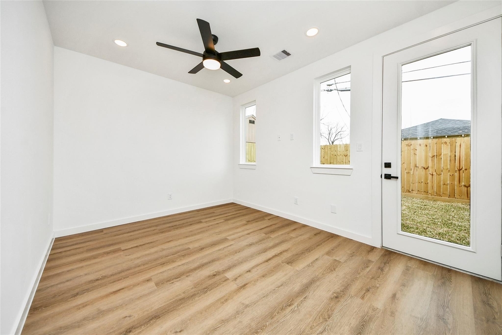 5201 Fairchild Street - Photo 25