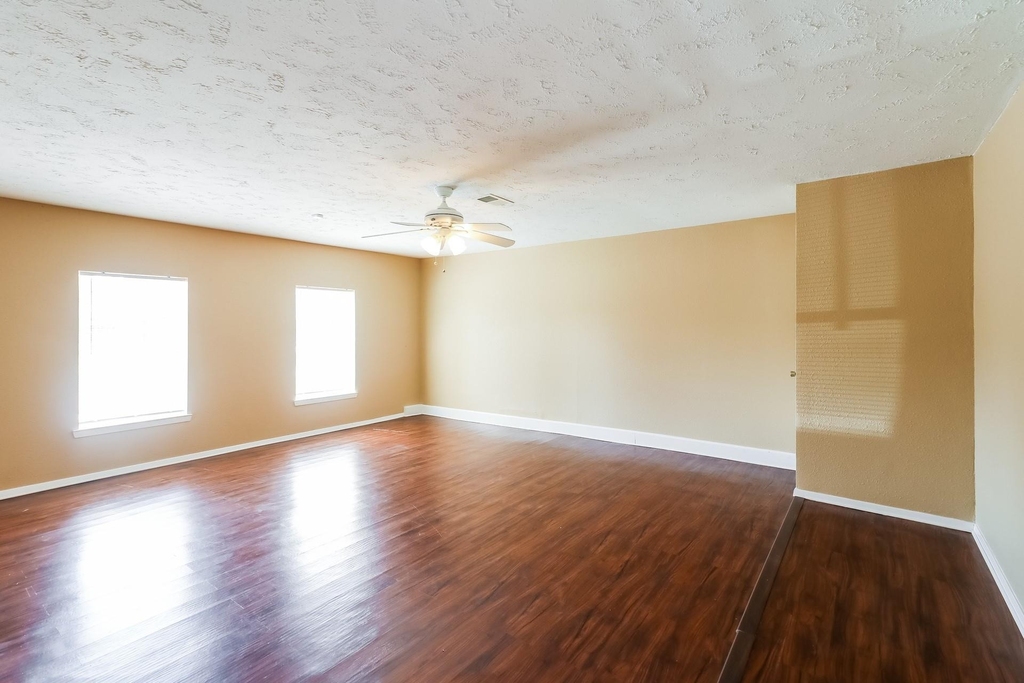 13427 Boonway Drive - Photo 2