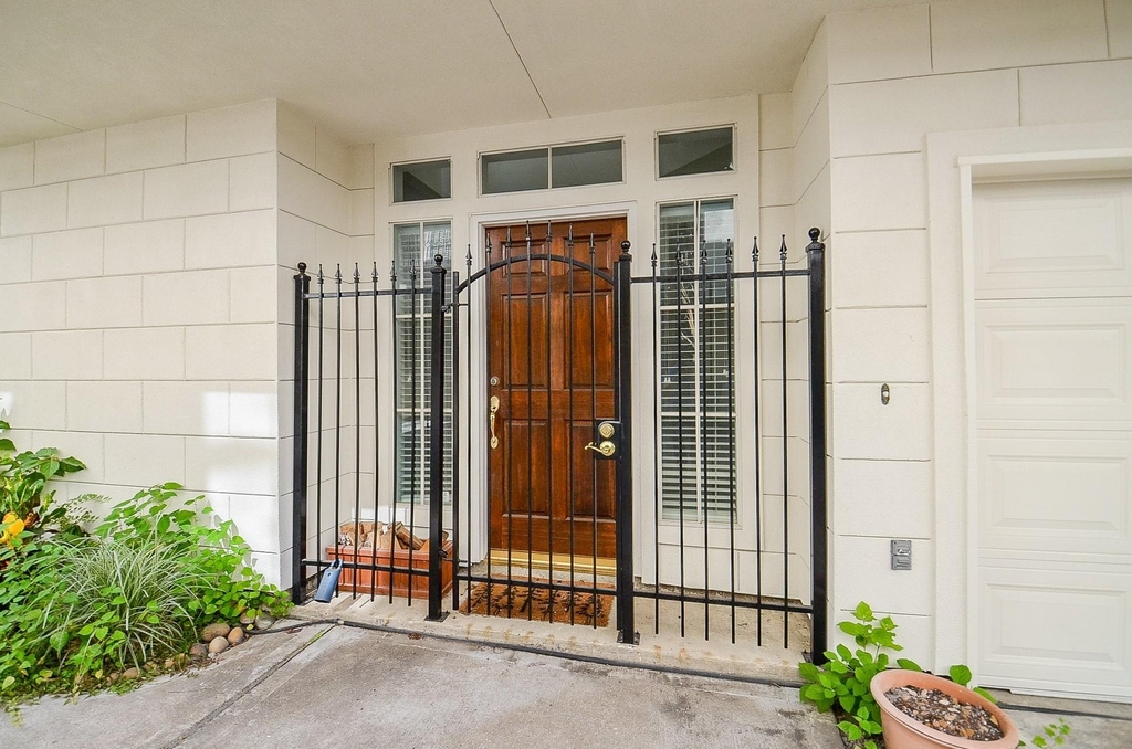 5208 Blossom Street - Photo 1
